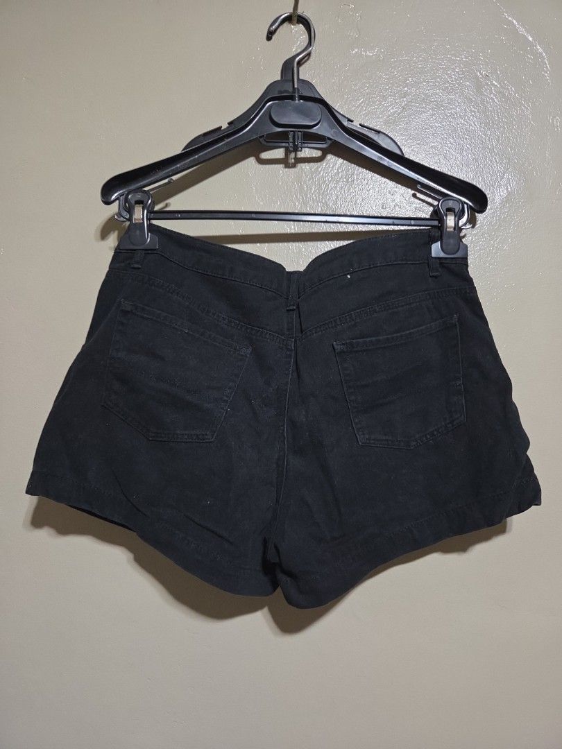 Black denim shorts (Category: Shorts) located in Quezon City. Submitted by klarebear15 (Listing ID 1469727600, Image 2). Description: size: 30.