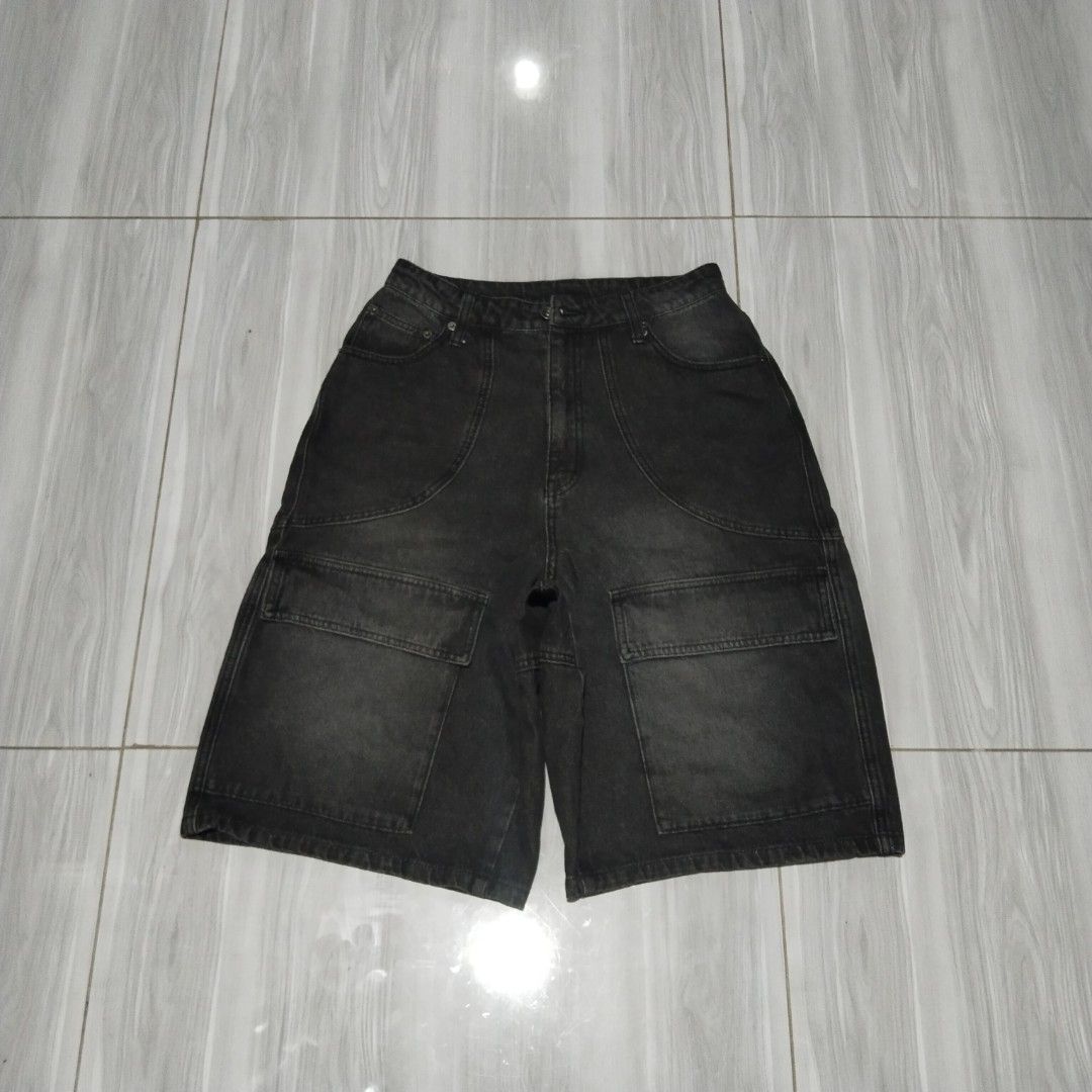 Black Denim Washed "Multi Pockets" Baggy Jorts (Category: Shorts) located in Manila. Submitted by kz.apparels999 (Listing ID 1469687009, Image 1). Description: Black Denim Washed "Multi Pockets" Baggy Jorts `size 28 (with lace inside) `25.5 length `13 leg opening `good condition `no major flaws (used only) ₱450 only +shipping fee 📍San Miguel, Bulacan.