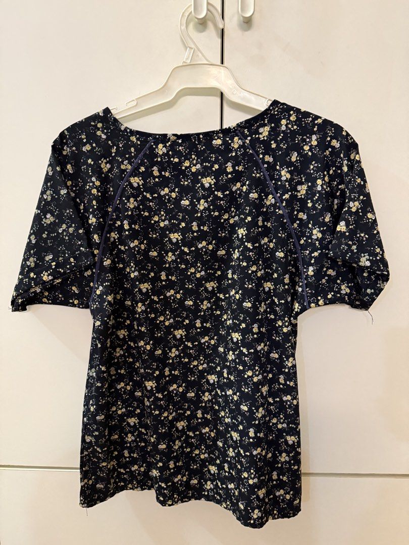 Black Floral Top plus size (Category: Blouses) located in Quezon City. Submitted by hazpreloved (Listing ID 1469709114, Image 3). Description: Glamour Studio Size Large Actual photos posted Discounts available for bulk orders! Tags: sm woman, xara, paperdolls, so-en, calypso, essenxa, plus size .