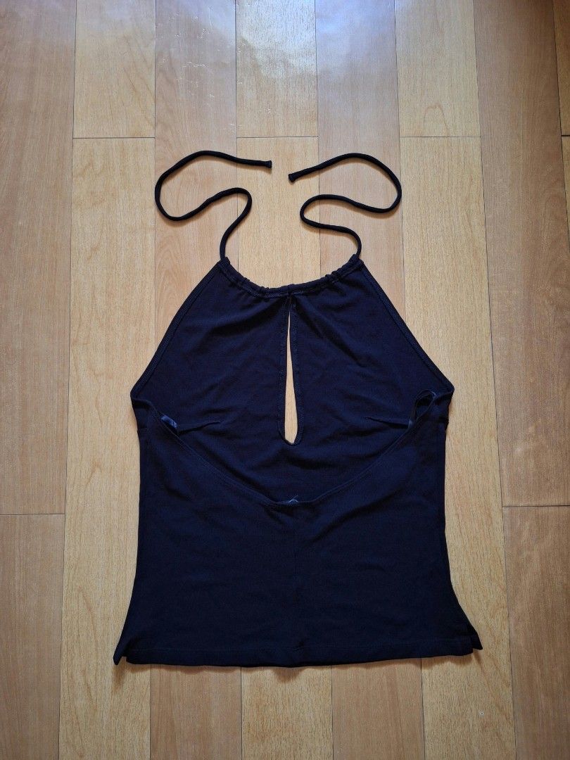 Black Halter Top Keyhole Cutout (Category: Sleeveless) located in Cabuyao City. Submitted by love.gie (Listing ID 1469446008, Image 2). Description: Solid black halter top featuring a front keyhole cutout, thin tie-neck straps, and smooth, stretchy fabric. Perfect for warm weather or going out. Clean and ready to wear. -no flaw -can fit to semi Large Price: 180 + sf.
