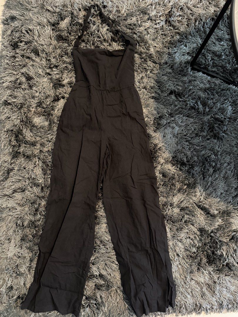 Black Haltered Linen Jumpsuit (Category: Rompers) located in Quezon City. Submitted by tishaagba (Listing ID 1469650960, Image 1). Description: Fits XS-S.