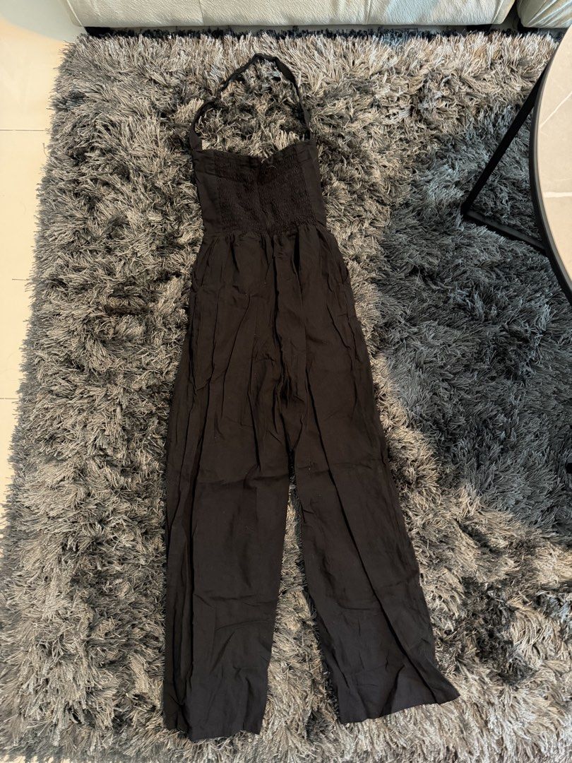 Black Haltered Linen Jumpsuit (Category: Rompers) located in Quezon City. Submitted by tishaagba (Listing ID 1469650960, Image 2). Description: Fits XS-S.