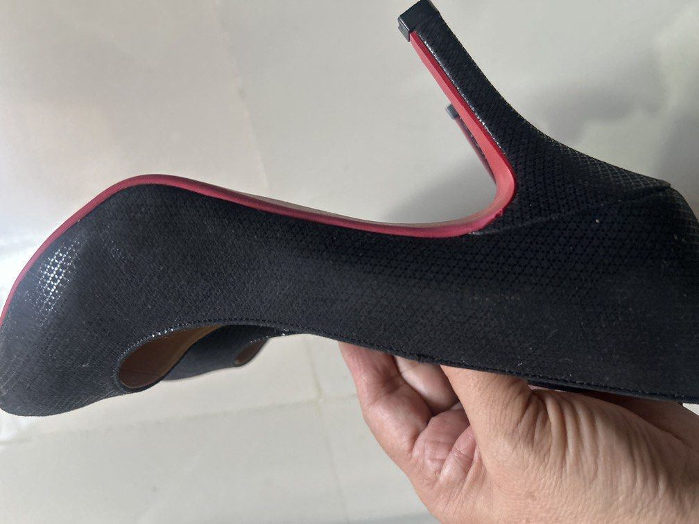 Black heels 24 .5 (Category: Heels) located in Cavite. Submitted by cecitrifthshop (Listing ID 1469625267, Image 3). Description: pair of black textured pointed-toe stiletto pumps branded with "vanity beauty" on the insole size 24.5 .