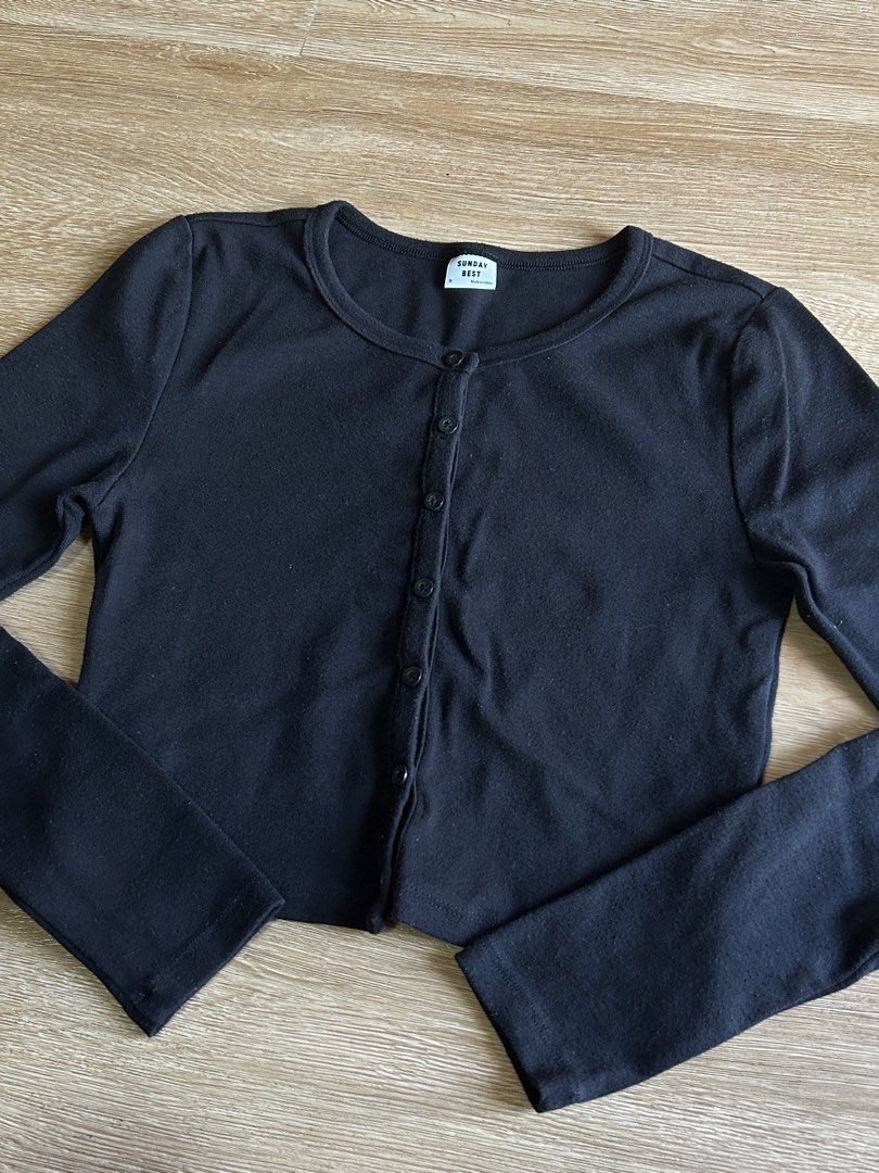 Black Knitted Crop Cardigan (Category: Longsleeves) located in Taguig. Submitted by my.serendipithrift (Listing ID 1469639472, Image 3). Description: Size: XS-S Knitted fabric Malambot sa balat tela Semi cropped Black in person Washed and ready to wear.