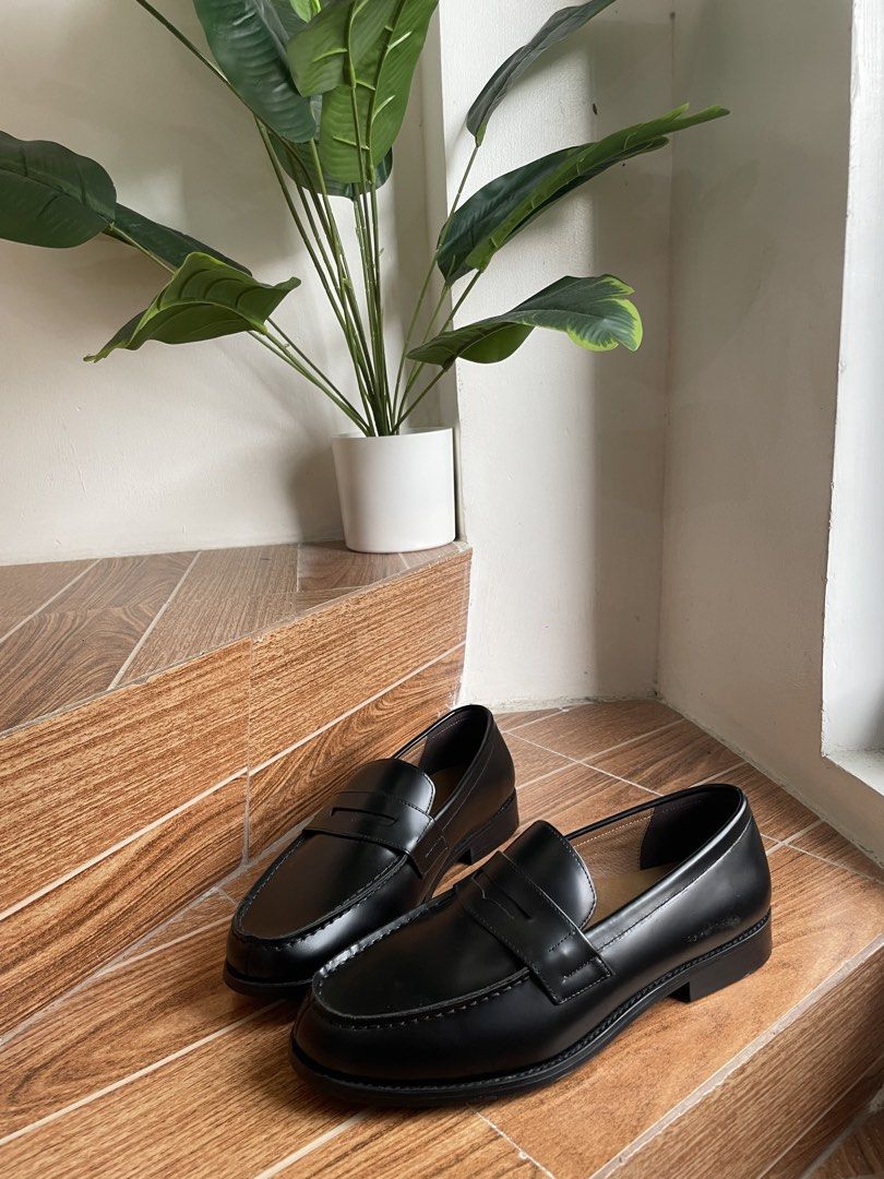 Black Leather Penny Loafers (Category: Casual Shoes) located in Bulacan. Submitted by johnivanqu27099 (Listing ID 1469709692, Image 3). Description: Black Leather Penny Loafers • Brand: ANNIEHALL • Style: Black Leather Penny Loafers • Size: EU 44 • Condition: Brand New — Never Worn • Price: ₱2,499 — negotiable for sure buyer ✔️ Brand New ✔️ Ready to Ship ✔️ First Come, First Served 📩 PM for inquiries and orders. Name your price — nego sa sure bu