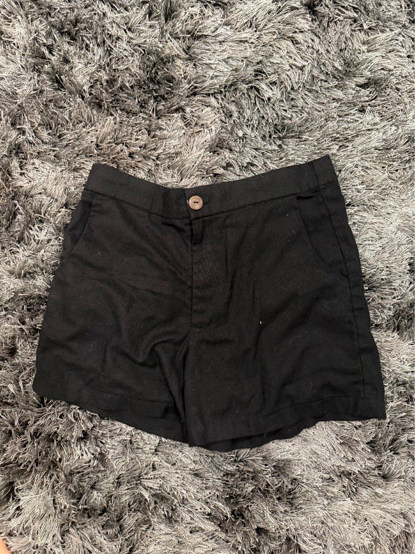 Black Linen Shorts (Category: Shorts) located in Quezon City. Submitted by tishaagba (Listing ID 1469600959, Image 1). Description: Fits Small to Medium.