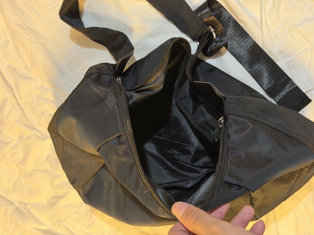 Black Multi-Pocket Nylon Shoulder Bag (Category: Shoulder Bags) located in Cebu City. Submitted by ednaspicks (Listing ID 1469693546, Image 3). Description: .