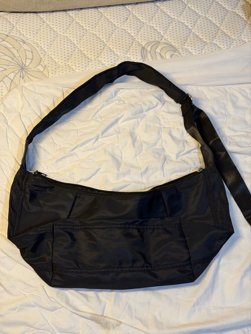 Black Multi-Pocket Nylon Shoulder Bag (Category: Shoulder Bags) located in Cebu City. Submitted by ednaspicks (Listing ID 1469693546, Image 1). Description: .