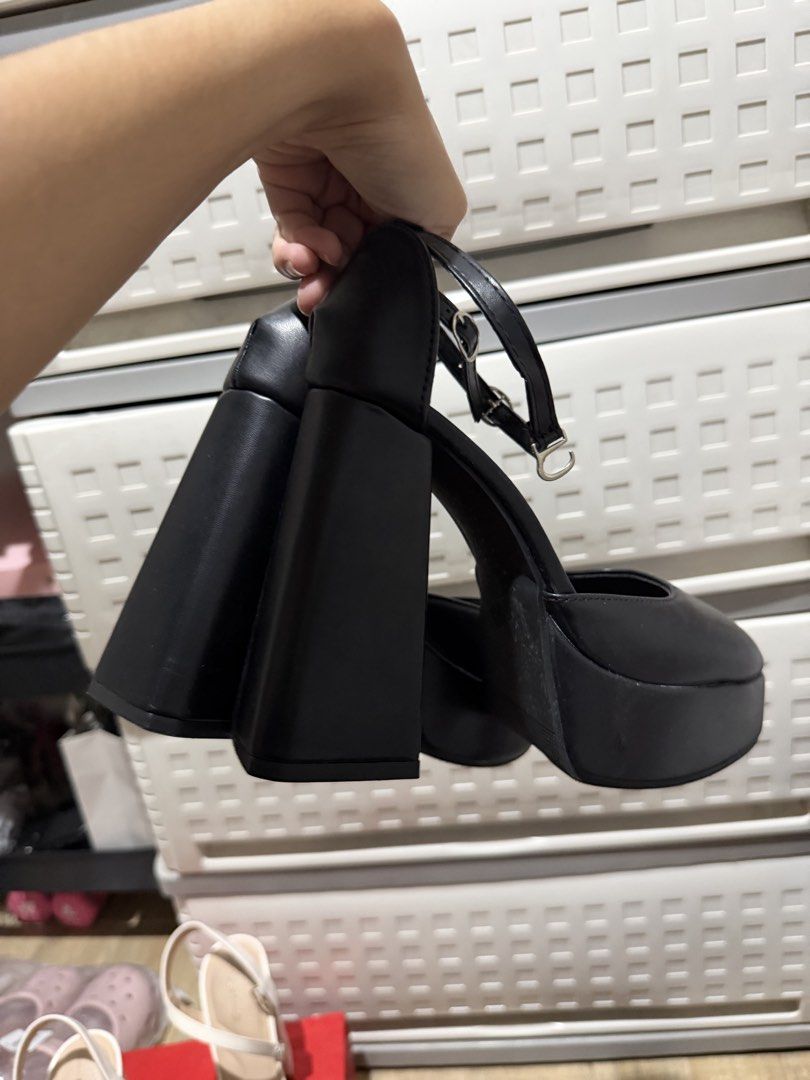 Black Platform Heels (Category: Heels) located in Manila. Submitted by bln.preloved (Listing ID 1469716682, Image 3). Description: Size 36.