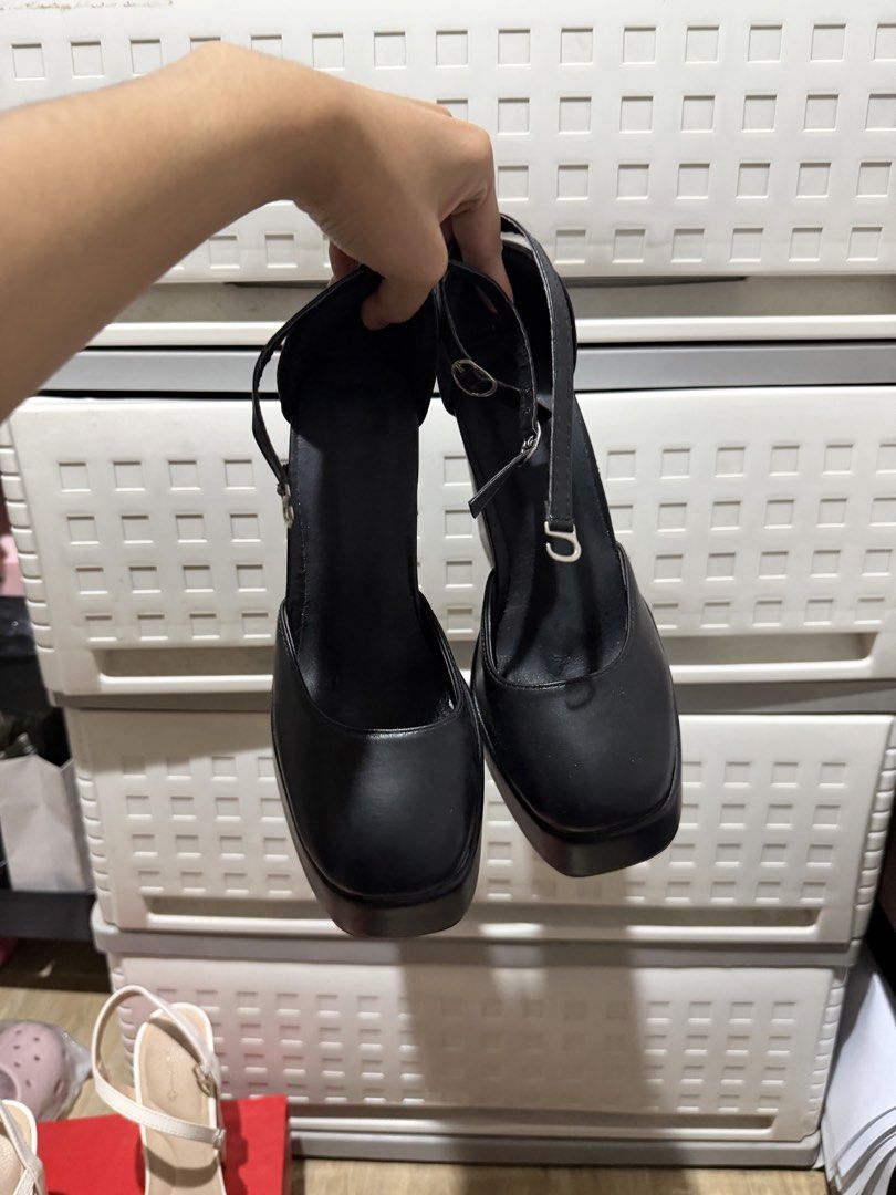 Black Platform Heels (Category: Heels) located in Manila. Submitted by bln.preloved (Listing ID 1469716682, Image 1). Description: Size 36.