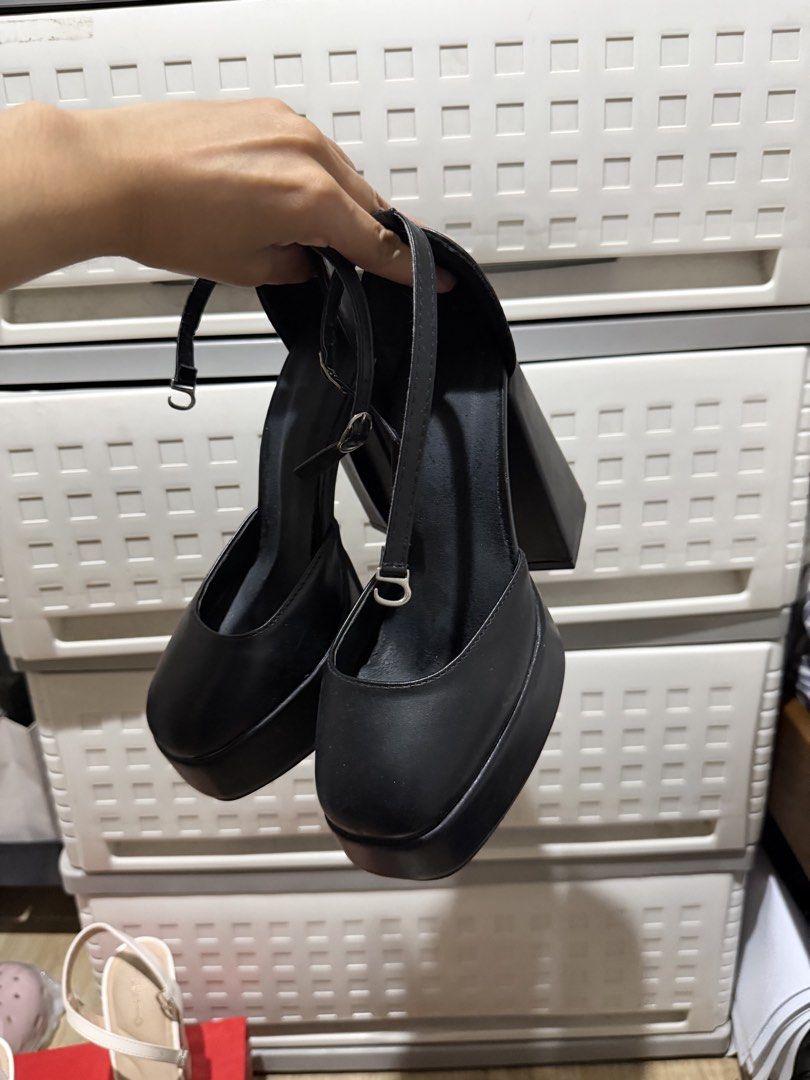 Black Platform Heels (Category: Heels) located in Manila. Submitted by bln.preloved (Listing ID 1469716682, Image 2). Description: Size 36.
