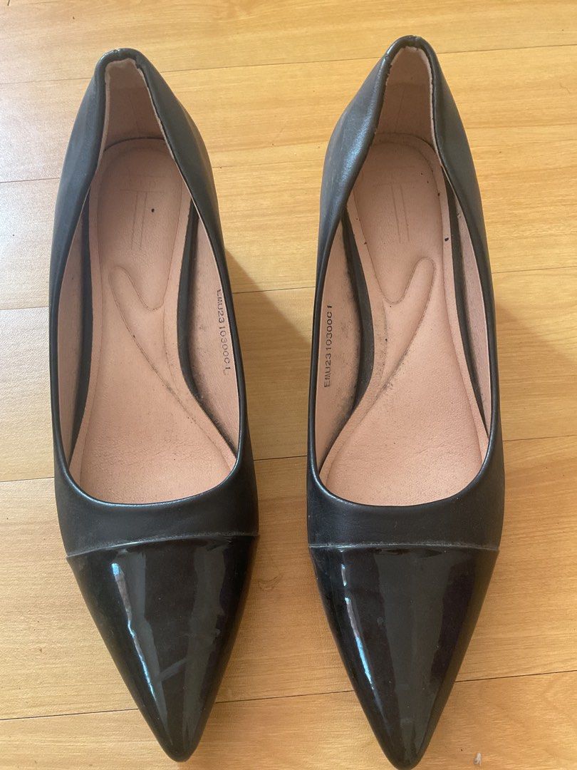 Black Pointed Toe Block Heel Pumps (Category: Heels) located in Dasmarinas. Submitted by fordisabel (Listing ID 1469642646, Image 1). Description: 🖤 PRELOVED BLACK POINTED HEELS FOR SALE! 🖤 💸 ₱800 — negotiable for sure buyers! 📌 Size 39 📌 Bought at SM Dasmariñas 📌 Worn once during my SHS graduation in 2024 📌 No longer used and just stored in my closet 📌 Elegant pointed-toe design, perfect for graduations, formal events, and office wear Pr