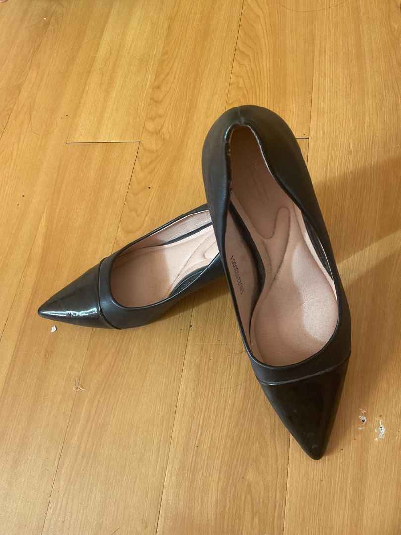 Black Pointed Toe Block Heel Pumps (Category: Heels) located in Dasmarinas. Submitted by fordisabel (Listing ID 1469642646, Image 3). Description: 🖤 PRELOVED BLACK POINTED HEELS FOR SALE! 🖤 💸 ₱800 — negotiable for sure buyers! 📌 Size 39 📌 Bought at SM Dasmariñas 📌 Worn once during my SHS graduation in 2024 📌 No longer used and just stored in my closet 📌 Elegant pointed-toe design, perfect for graduations, formal events, and office wear Pr