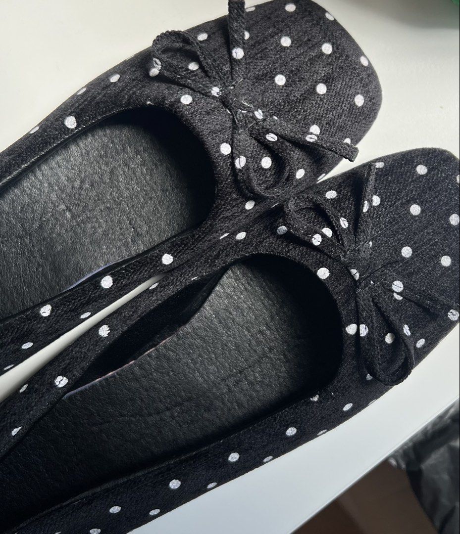 Black Polka Dot Square-Toe Ballet Flats with Bow (Category: Flats & Sandals) located in Taguig. Submitted by morie_ (Listing ID 1469610100, Image 2). Description: with box, size 38.5.
