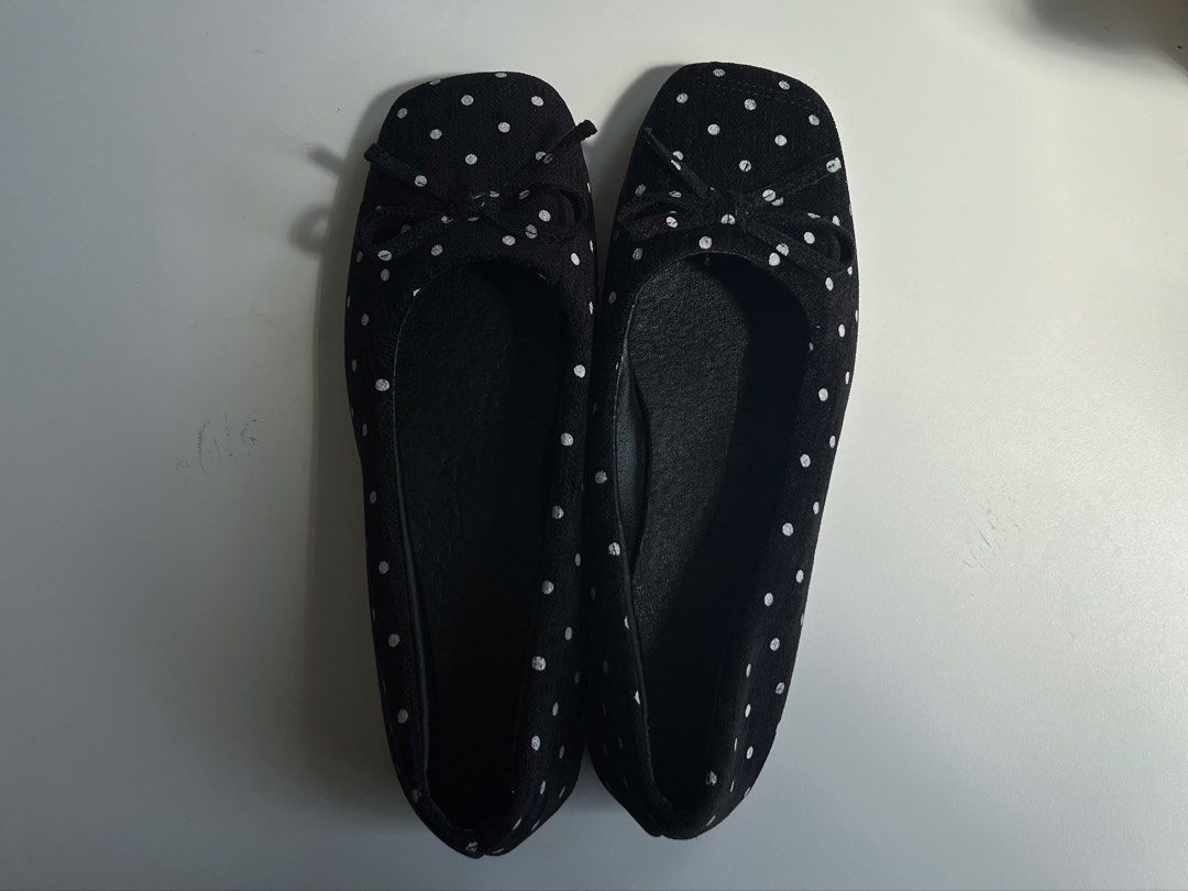 Black Polka Dot Square-Toe Ballet Flats with Bow (Category: Flats & Sandals) located in Taguig. Submitted by morie_ (Listing ID 1469610100, Image 3). Description: with box, size 38.5.