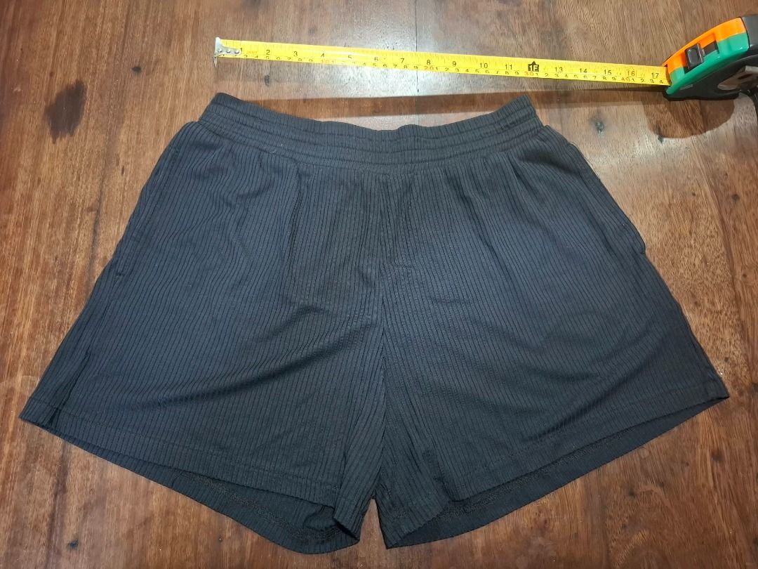 Black Ribbed Shorts (Category: Shorts) located in Pasig City. Submitted by dripcounty (Listing ID 1469687199, Image 1). Description: Black Ribbed Shorts ₱120 Bought in the Philippines Size: Unconfirmed — please confirm in chat Condition: Good / preloved Black ribbed shorts with elastic waist. Actual item shown in photos. Delivery fee shouldered by buyer (Lalamove / other courier). Item price excludes delivery. Payment via cash / GCash / bank tran