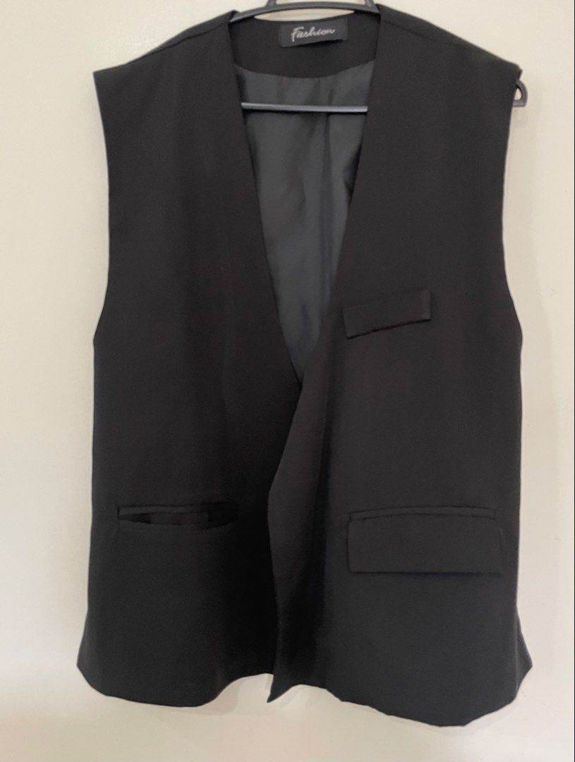 Black Sleevless Vest (Category: Sleeveless) located in Mandaue City. Submitted by piacatrina08 (Listing ID 1469635519, Image 1). Description: - Fits M-XL - open front and has slit on the sides .