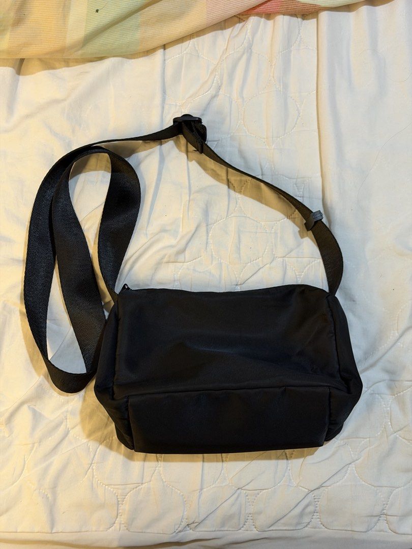 Black Sling Bag (Category: Sling Bags) located in Cebu City. Submitted by ednaspicks (Listing ID 1469696197, Image 1). Description: .