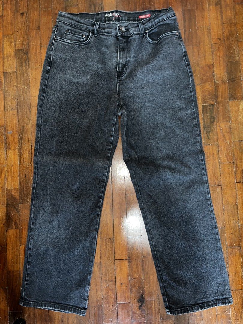 Black Straight-Fit Jeans (Category: Jeans) located in Manila. Submitted by jiroo.az (Listing ID 1469702076, Image 1). Description: thrifted Waist: 34 inches Hips: 21 inches Pants Hole: 8.5 inches Length: 39 inches.