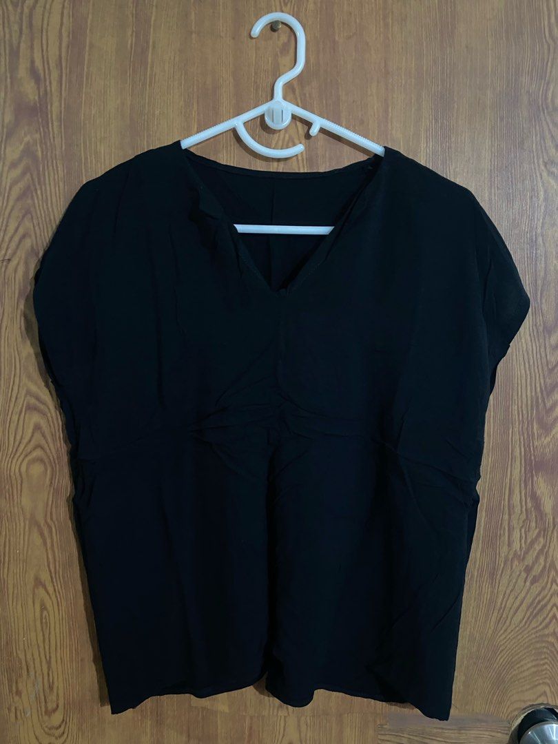 Black v-neck short sleeve top blouse (Category: Blouses) located in Caloocan City. Submitted by lovedbyryu (Listing ID 1469684220, Image 1). Description: - Color: Black - Style: V-neck, short sleeves, relaxed fit - Fabric: Lightweight and comfortable - Versatile basic piece for daily wear or casual outings - Easy to pair with jeans or skirts.