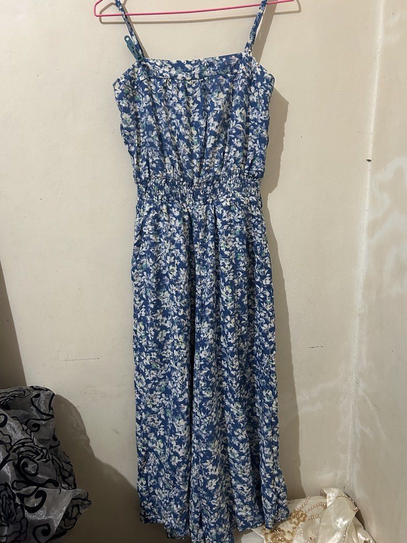 Blue Floral Sleeveless Romper (Category: Rompers) located in Naga. Submitted by aroaldaw (Listing ID 1469602477, Image 1). Description: - Still in good condition - Preferably for long / tall people - Sleeveless.