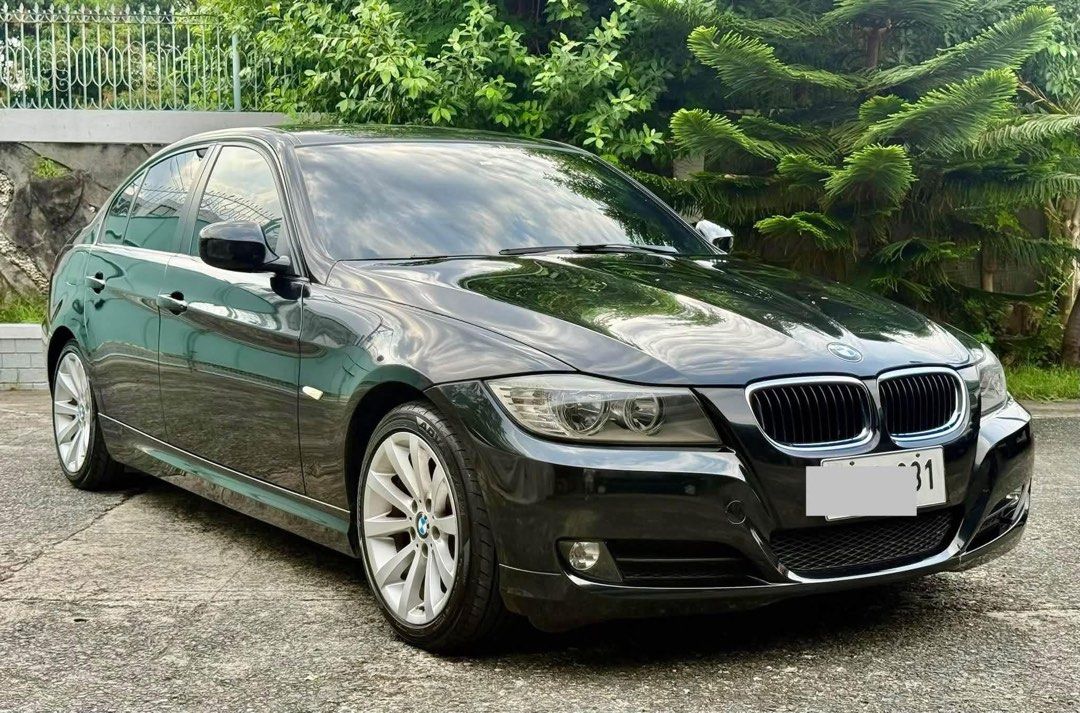 BMW 318i A/T Auto (Category: Used Cars) located in Manila. Submitted by quality_cars (Listing ID 1469686840, Image 2). Description: 2012 BMW 318i Automatic All leather seat Original Paint-Black Sapphire Metallic Yokohama Tires 215/45/17 Complete Manual book Complete duplicate key Complete Papers Ending 1. Plate 2.0 Gas engine Good Condition Price:425,000 Location: Paranaque City.