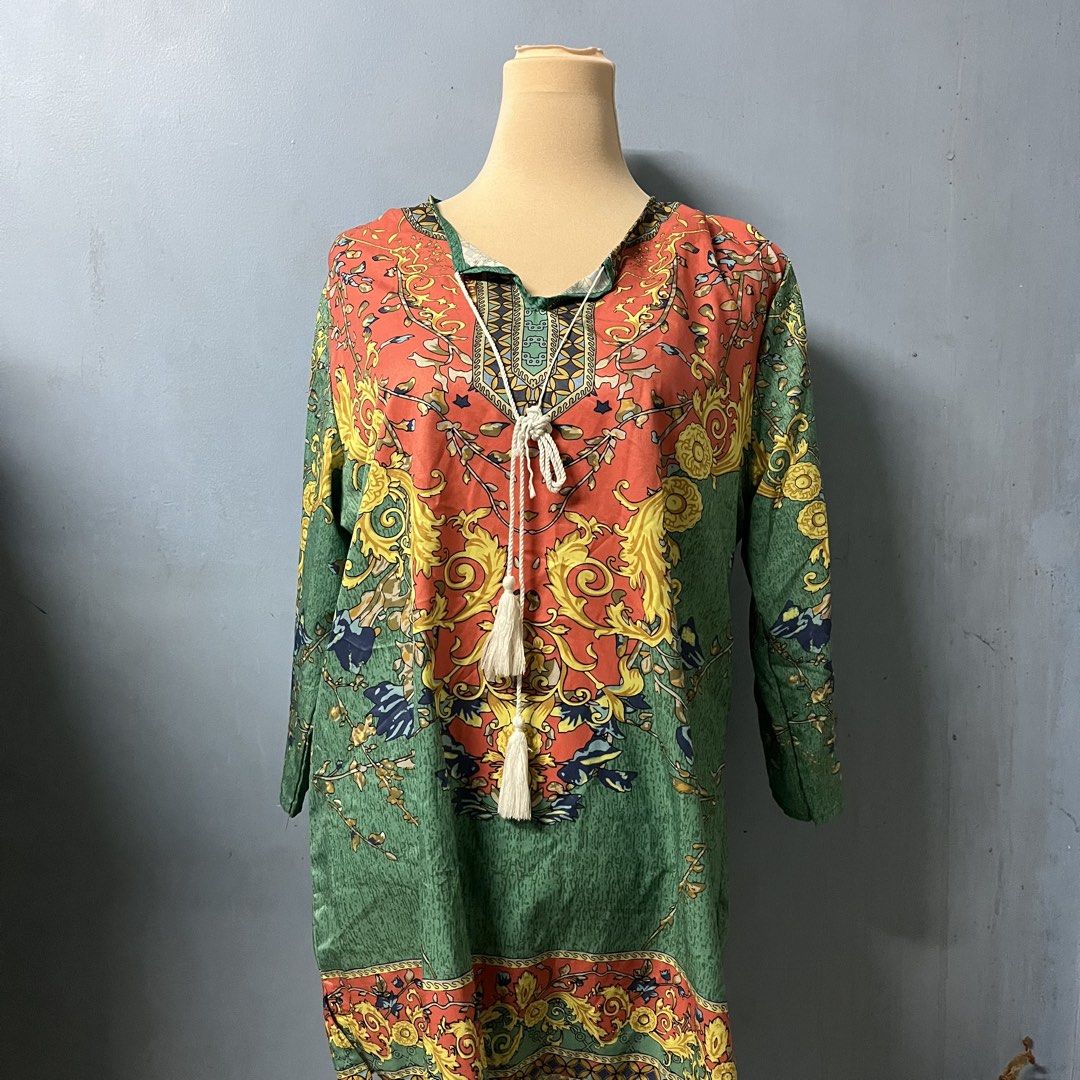 Bohemian top (Category: Dresses) located in Valenzuela. Submitted by musearchive (Listing ID 1469723132, Image 1). Description: 30x21 No issue As is Jnt Gcash.