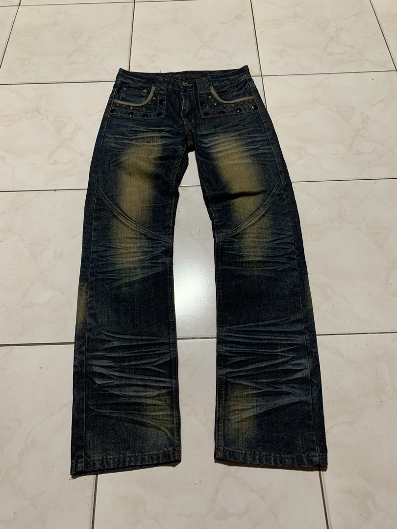 Boot Cut Washed Jeans (Category: Jeans) located in Kabacan. Submitted by mansourrrrrr (Listing ID 1469723961, Image 1). Description: Boot Cut Washed Jeans Hard Denim Mabigat po ito Waistline: 30-31 Length: 42 Leg Opening: 8.