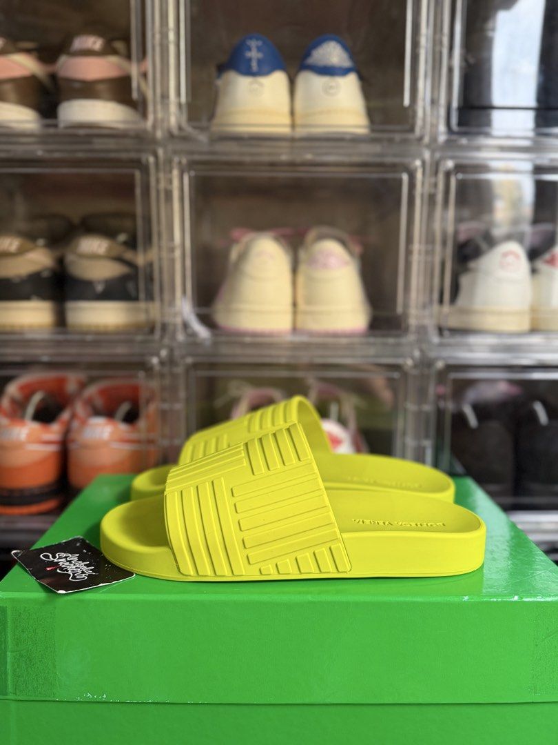 Bottega Veneta Slidet Kiwi (Category: Sneakers) located in Taguig. Submitted by iyanteranyax (Listing ID 1469718604, Image 1). Description: Bottega Veneta Slider Kiwi Size 42eu (fits 10-10.5) Used 10k (Srp 30k+) 📍taguig.