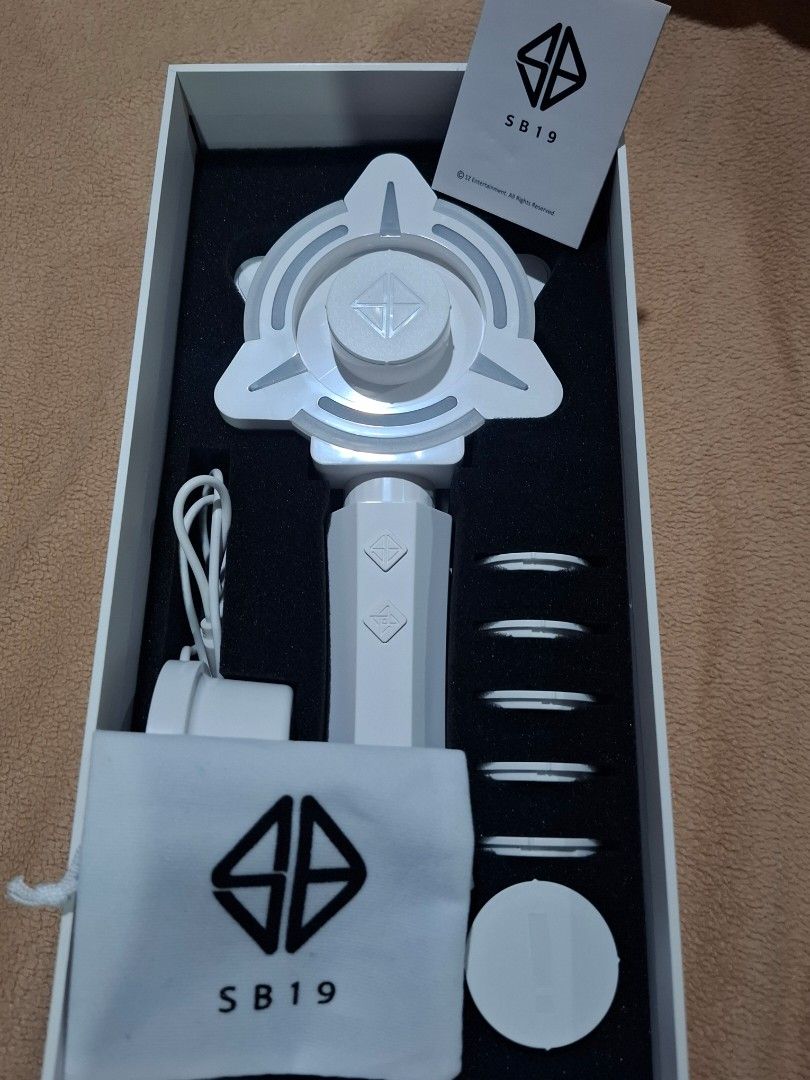 Brand New SB19 ELESBI Lightstick Version 4 (White) (Category: Other Merchandise) located in Agdangan. Submitted by snowsmum (Listing ID 1469679824, Image 2). Description: FOR SALE: Brand New SB19 ELESBI Lightstick Version 4 (White) Selling a 100% brand new, authentic, and unused official SB19 ELESBI V4 (White) lightstick. Complete with its original packaging and all inbox inclusions. Product Specifications & Features • Color: White Version • Desi