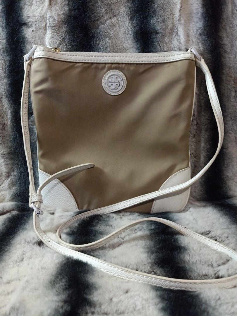 Branded bags (Category: Luxury Bags & Wallets) located in Iloilo. Submitted by ukaynizoee (Listing ID 1469580124, Image 2). Description: PRE-LOVED BUT WELL-LOVED 👜✨ 🇯🇵 JAPAN&KOREA🇰🇷 SOURCED UKAY-UKAY ITEMS 📌 AUTHENTICITY DISCLAIMER Since our items are sourced from ukay-ukay, we cannot guarantee the authenticity of branded items. However, we highly recommend them for their style and value. 📦 PH ON HAND — READY TO SHIP 💰 MINE NOW, PAY NOW ☑