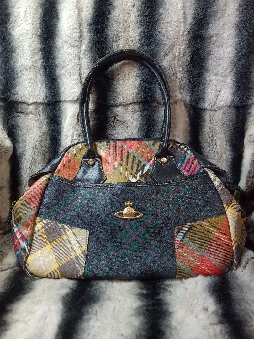 Branded bags (Category: Luxury Bags & Wallets) located in Iloilo. Submitted by ukaynizoee (Listing ID 1469580252, Image 3). Description: PRE-LOVED BUT WELL-LOVED 👜✨ 🇯🇵 JAPAN&KOREA🇰🇷 SOURCED UKAY-UKAY ITEMS 📌 AUTHENTICITY DISCLAIMER Since our items are sourced from ukay-ukay, we cannot guarantee the authenticity of branded items. However, we highly recommend them for their style and value. 📦 PH ON HAND — READY TO SHIP 💰 MINE NOW, PAY NOW ☑