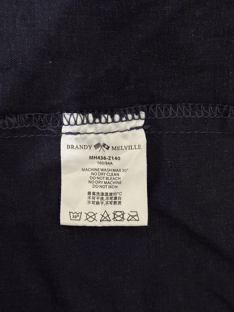 Brandy Melville Navy Blue (Category: Sleeveless) located in Makati City. Submitted by riveraangel (Listing ID 1469712432, Image 3). Description: Fits S-M No ww bc loose on me .