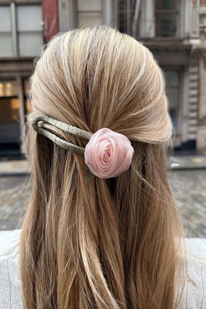 Brandy Melville rose clip (Category: Hair Accessories) located in Manila. Submitted by addiee.r (Listing ID 1469590895, Image 1). Description: .