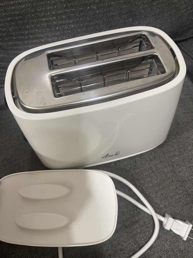 Bread Toaster (Category: Tables & Sets) located in Makati City. Submitted by loushhh (Listing ID 1469742506, Image 2). Description: .