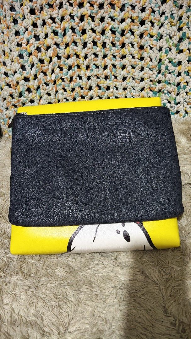 Breuer (Category: Purses & Pouches) located in Cebu City. Submitted by lumaynojes00490 (Listing ID 1469684146, Image 3). Description: good condition genuine leather .