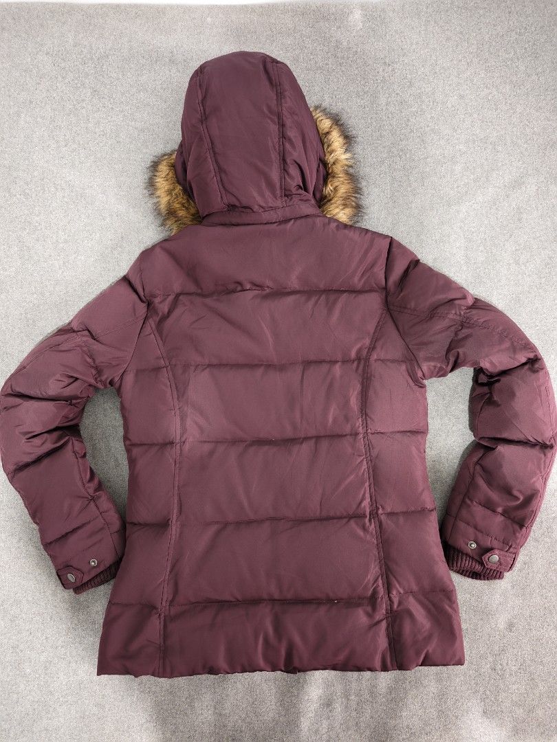 Brookshire Real Down Puffer Jacket |Maroon | M-L (Category: Coats, Jackets and Outerwear) located in Manila. Submitted by goku_doggo (Listing ID 1469575595, Image 3). Description: Brookshire Puffer Jacket Color: Dark maroon red - Material: Real down filling for superior warmth - Hood: Detachable - Cuffs: Ribbed knit to block out wind - Closure: Zip-up front with additional snap buttons No flaws Baguio City Open for shipping (Jnt).