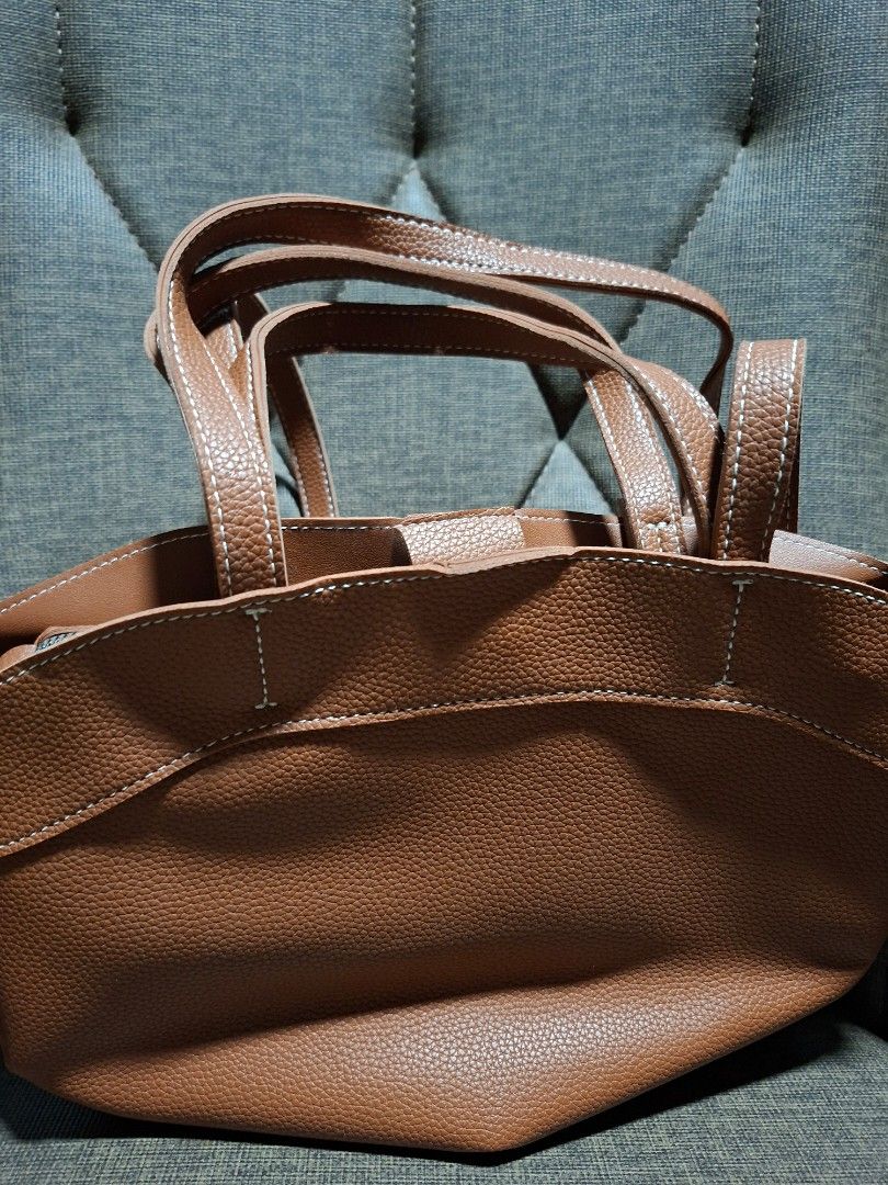 Leacat Brown Tote Bag (Category: Tote Bags) located in Makati City. Submitted by paudeclutters (Listing ID 1469695316, Image 1). Description: used 2x.