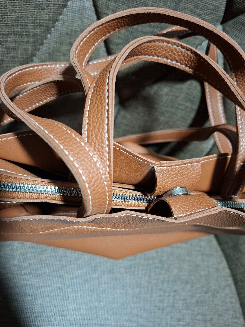 Leacat Brown Tote Bag (Category: Tote Bags) located in Makati City. Submitted by paudeclutters (Listing ID 1469695316, Image 3). Description: used 2x.