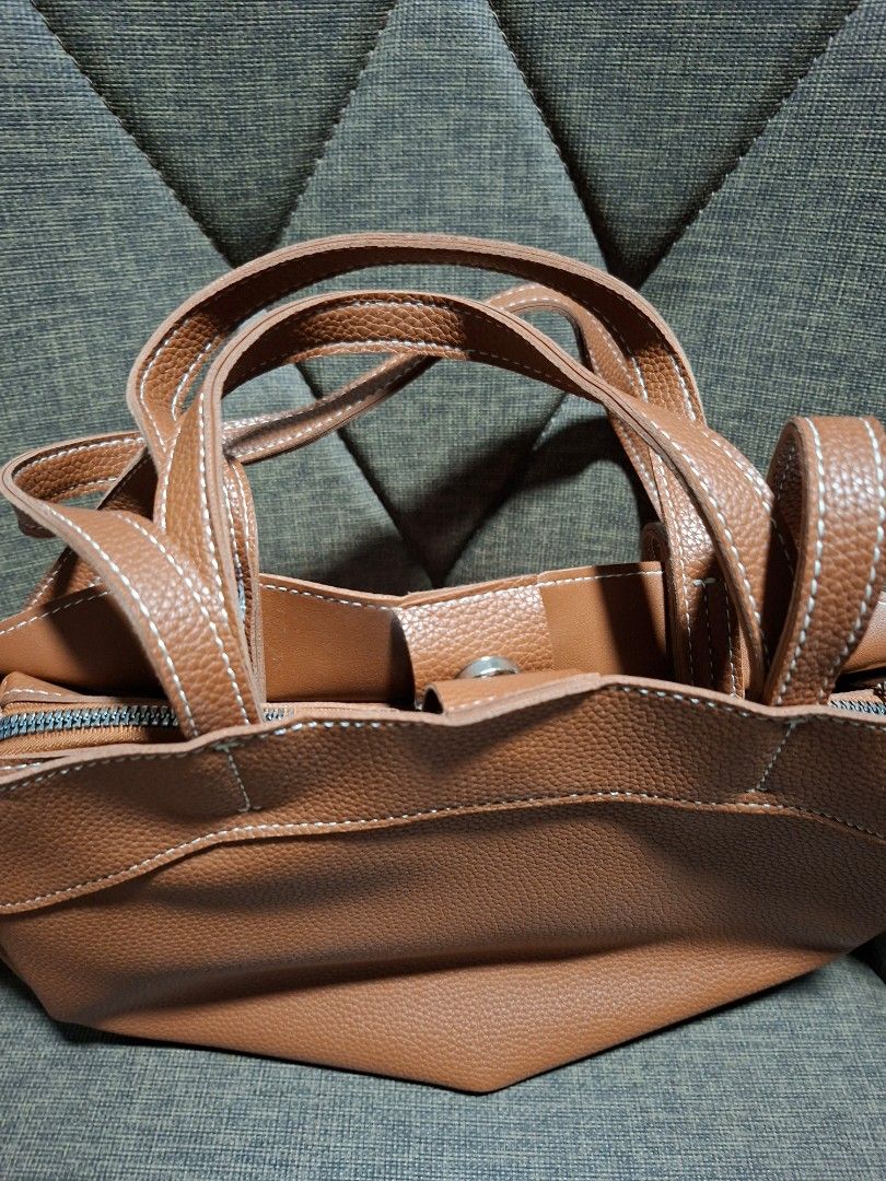 Leacat Brown Tote Bag (Category: Tote Bags) located in Makati City. Submitted by paudeclutters (Listing ID 1469695316, Image 2). Description: used 2x.