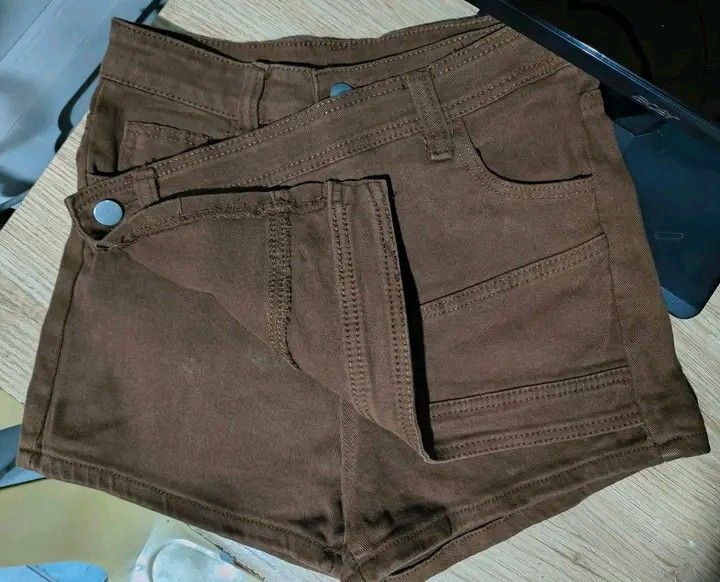 brown skort (Category: Skirts) located in Manila. Submitted by yvhbwtch (Listing ID 1469591174, Image 2). Description: .
