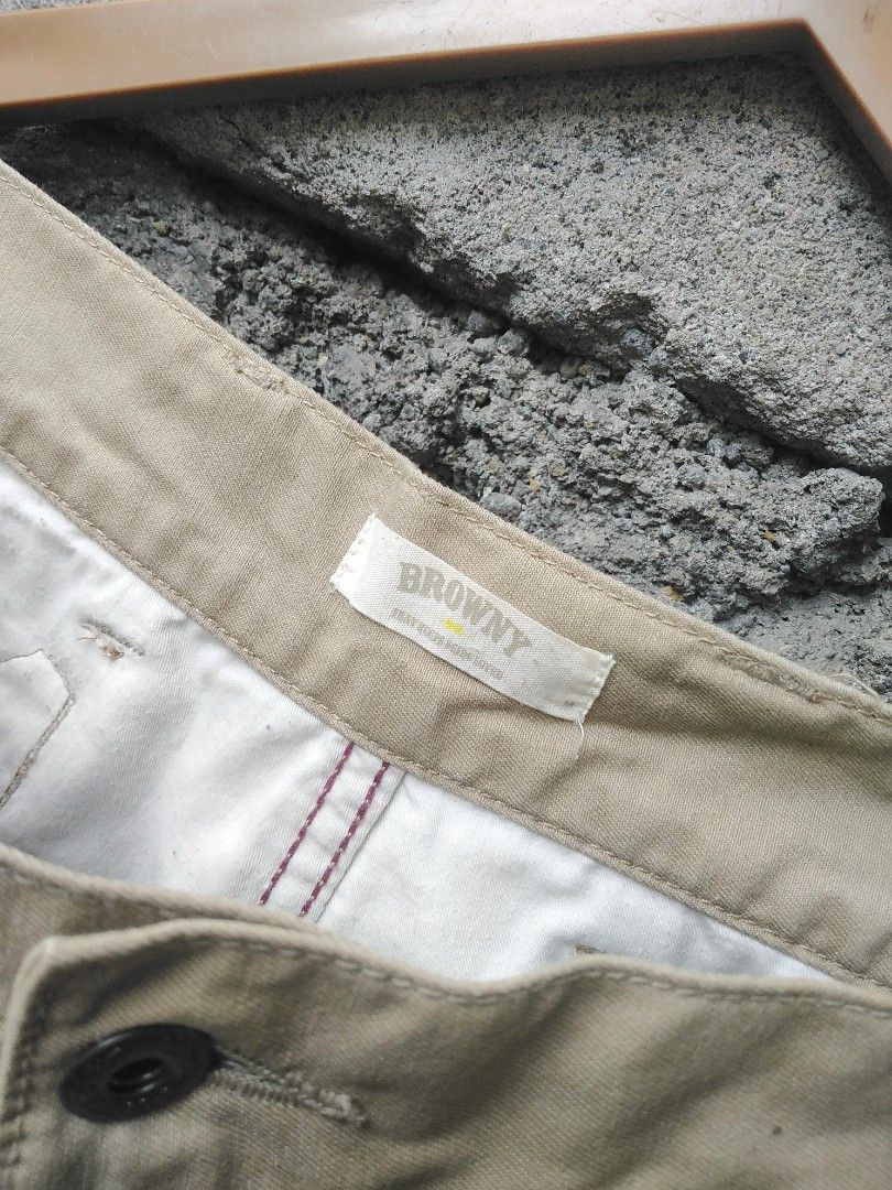 Browny (Category: Chinos) located in General Santos City (Dadiangas). Submitted by evolveorrepeat (Listing ID 1469575745, Image 3). Description: Browny cropped utility pants Large front patch pockets and rolled cuffs Size med Actual dims : pit to pit 33 L" 27 Hem 7 In pristine condition Dm to purchase!.