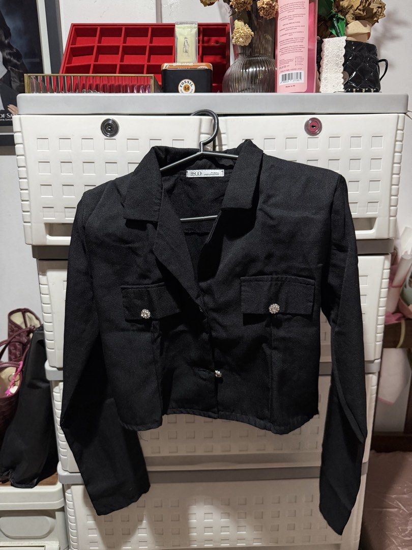 BSCO Cropped Longsleeve Top (Category: Longsleeves) located in Manila. Submitted by bln.preloved (Listing ID 1469717958, Image 1). Description: - size small - may skirt sya but nakatago ata. can sell it as a set for 300..