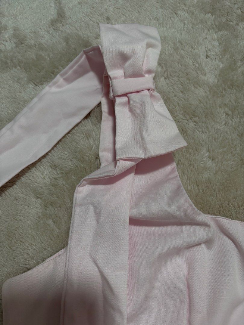BSCO Rowan Top Size XL (Category: Sleeveless) located in Mandaluyong City. Submitted by sckyomiii (Listing ID 1469584491, Image 3). Description: - Color: Light pink with zipper medida size 30-31 once used. .