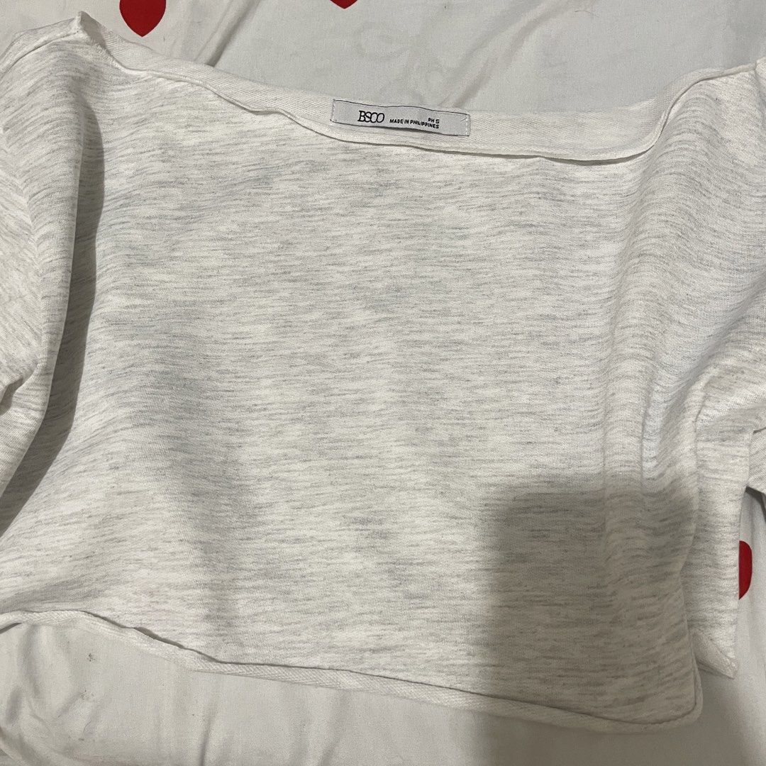 bsco size small gray cropped ava top off shoulder (Category: Shirts) located in Quezon City. Submitted by leocurations (Listing ID 1469733236, Image 1). Description: .