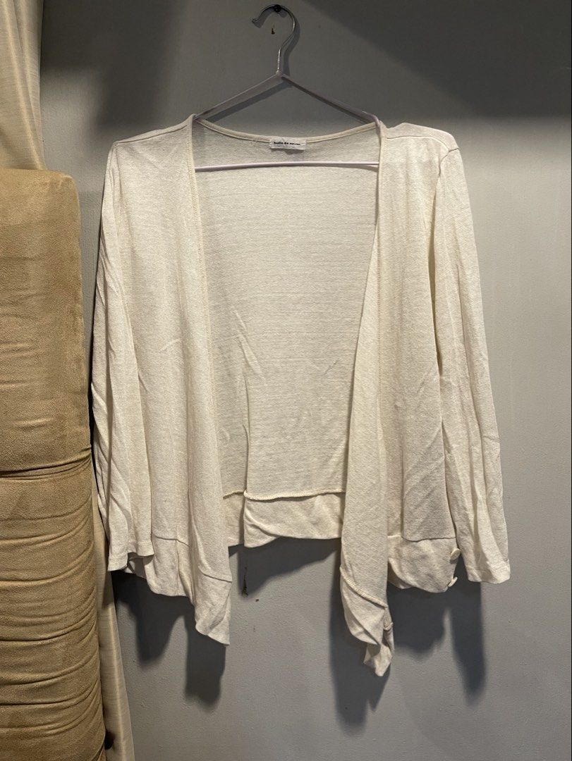 Bulle de savon linen cardigan (Category: Coats, Jackets and Outerwear) located in Quezon City. Submitted by booktt (Listing ID 1469716233, Image 1). Description: lightweight, open-front draped cardigan 90% linen free size.