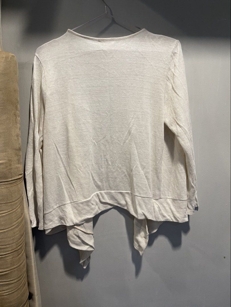 Bulle de savon linen cardigan (Category: Coats, Jackets and Outerwear) located in Quezon City. Submitted by booktt (Listing ID 1469716233, Image 2). Description: lightweight, open-front draped cardigan 90% linen free size.