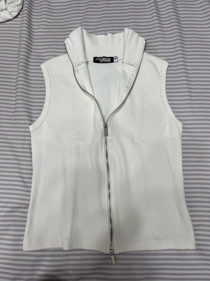 BUNDLE random white tops (Category: Sleeveless) located in Quezon City. Submitted by chimendy (Listing ID 1469630426, Image 2). Description: Selling random white tops as a bundle please get these off my hands wahahah *Some come with minor stains but they’re only because they were stuck in the closet and unworn for so long (not because of food, etc.). I believe kaya sila matanggal! .