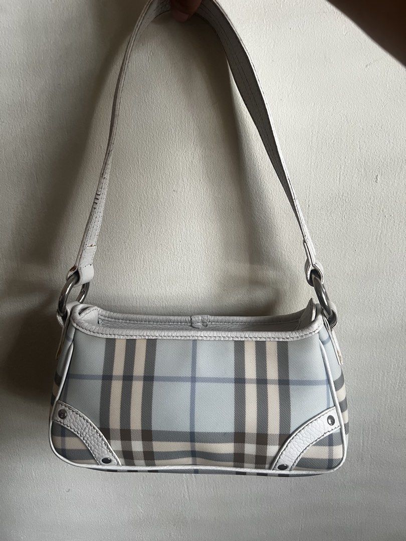 Burberry bag (Category: Luxury Bags & Wallets) located in Valenzuela. Submitted by dianzskiyo (Listing ID 1469590960, Image 1). Description: LOCATION : VALENZUELA 🎀AVAILABLE! SOLD ITEMS ARE MARKED OR DELETED🎀 Preloved Burberry pochette bag 📱 Fits Promax phones 🇮🇹 Made in Italy 📍 what you see is what you get 📍 Managed ur expectation - this is preloved 📍 Slightly negotiable 📍 All details were already posted (pls check photos para iwas sa r