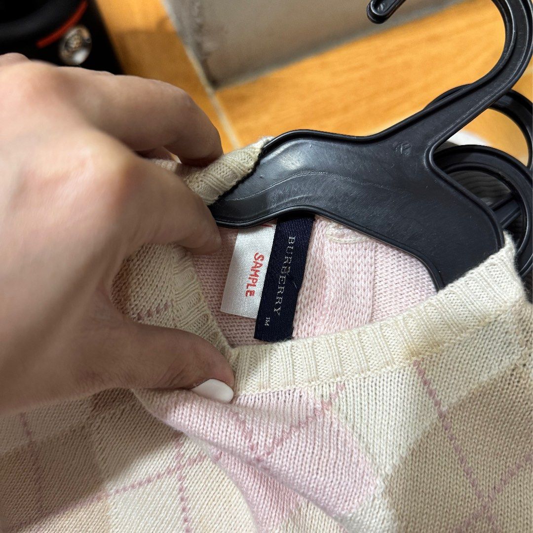 BURBERRY kids knitted (Category: Babies & Kids Fashion) located in Valenzuela. Submitted by thriftynanay88 (Listing ID 1469654038, Image 2). Description: Size 0-12m (petite if 12m) Needs washing 300 each.